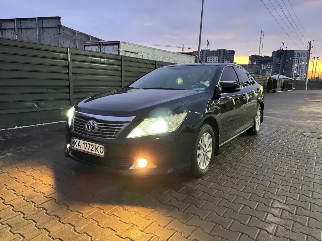 Toyota Camry - фото 2