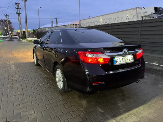Toyota Camry - фото 4