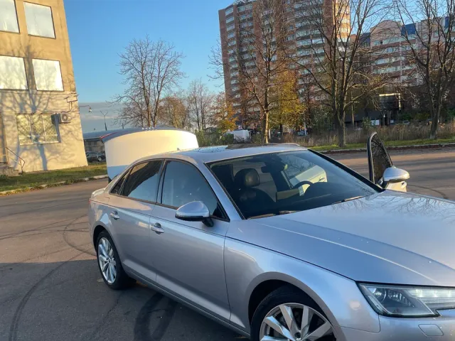 Audi A4 - фото 5