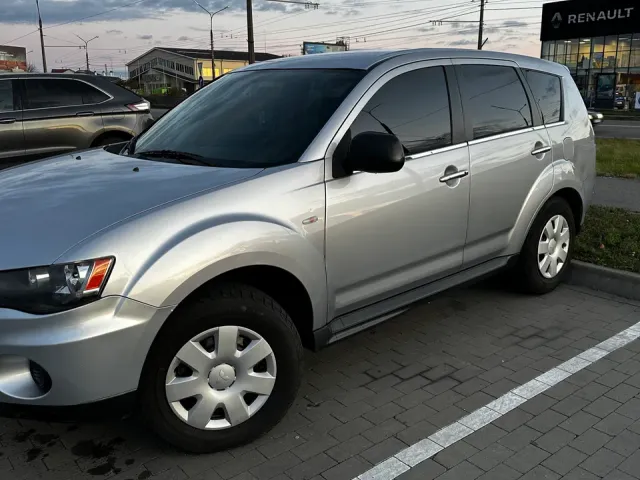 Mitsubishi Outlander - фото 3