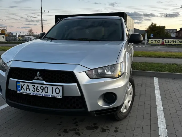 Mitsubishi Outlander - фото 2