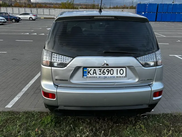 Mitsubishi Outlander - фото 4