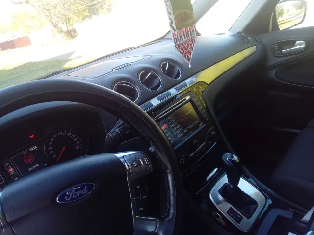 Ford S-MAX - фото 2