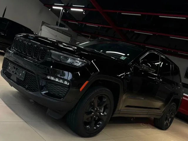 Jeep Grand Cherokee - фото 1