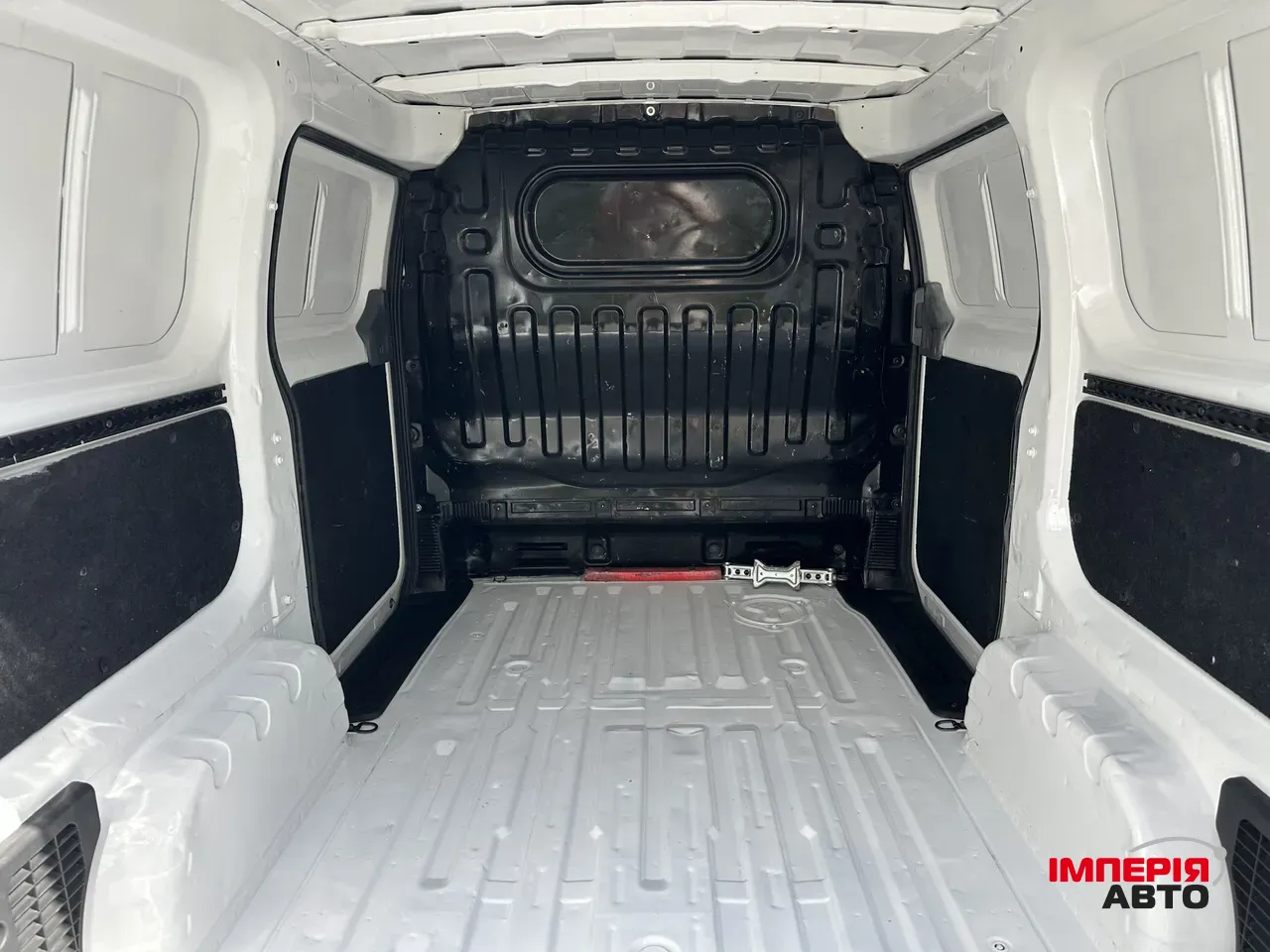 Nissan NV200 - фото 21