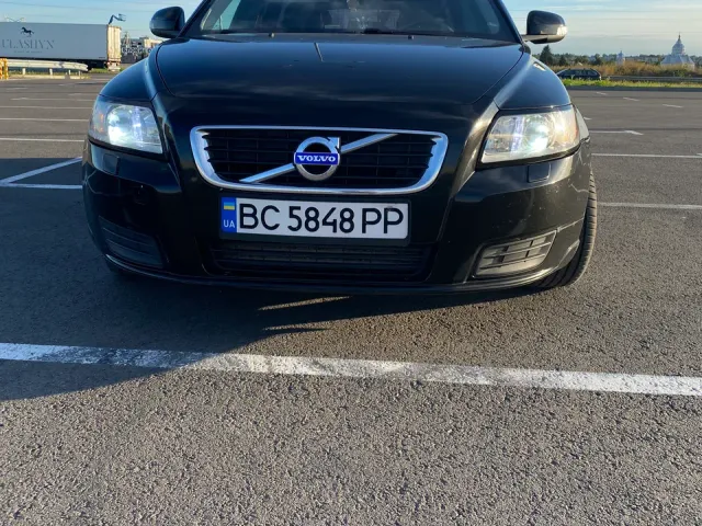 Volvo V50 - фото 1