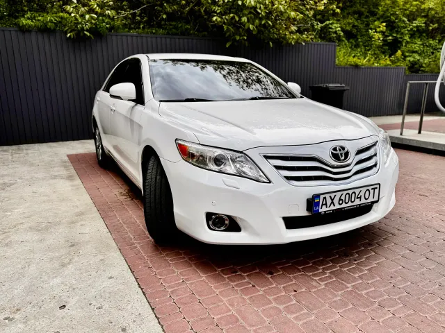 Toyota Camry - фото 3