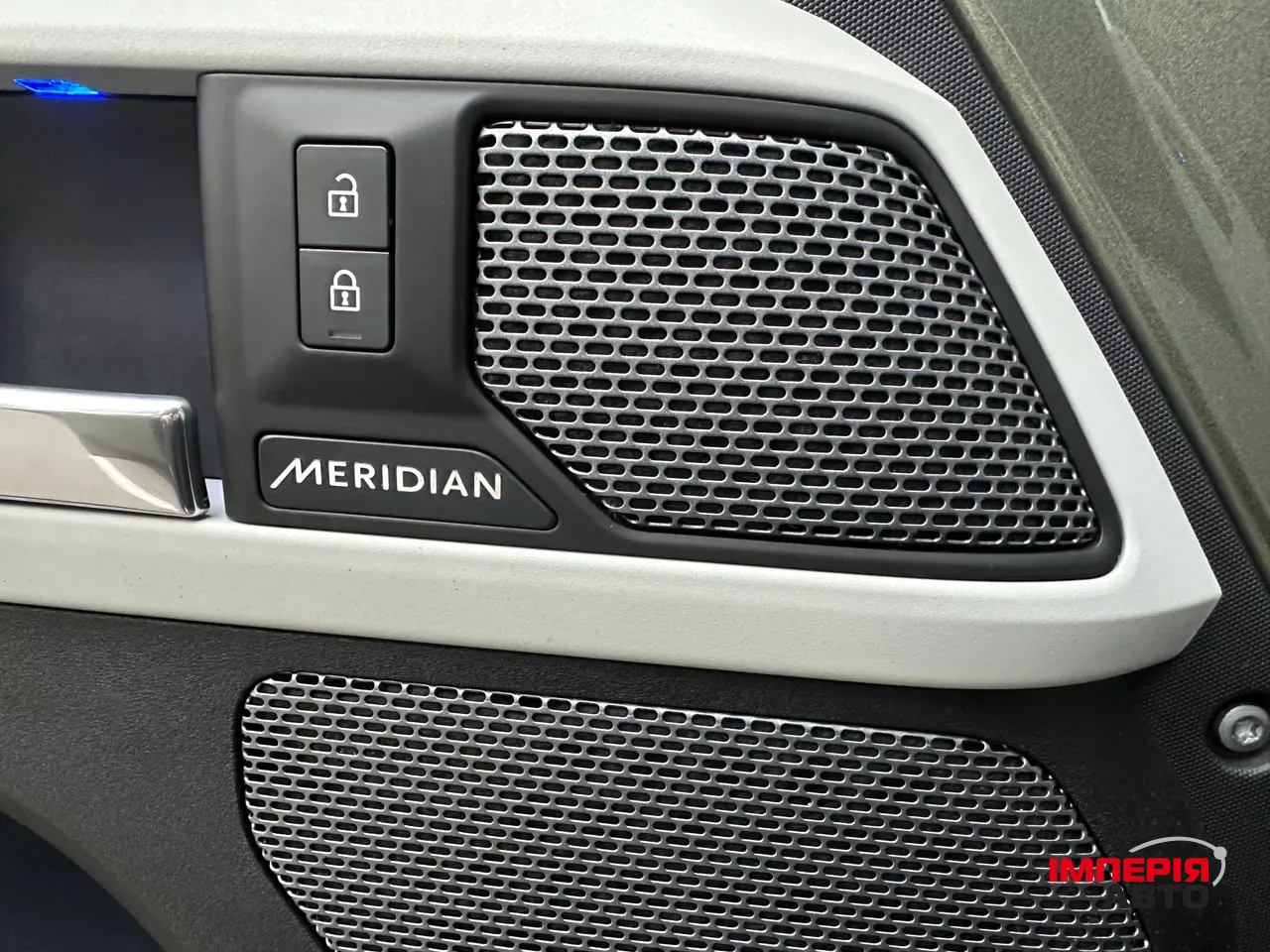 Land Rover Defender - фото 19