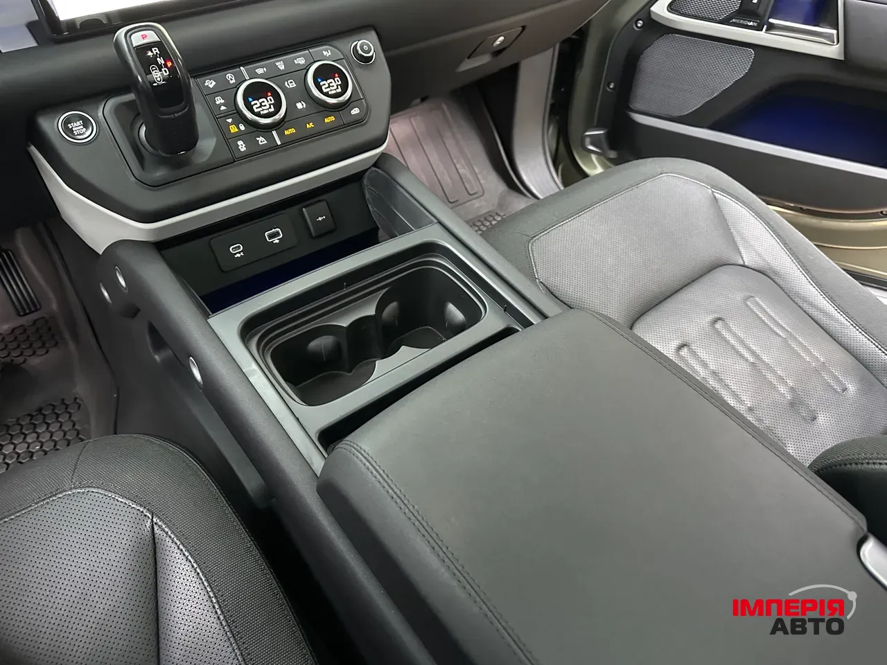 Land Rover Defender - фото 29