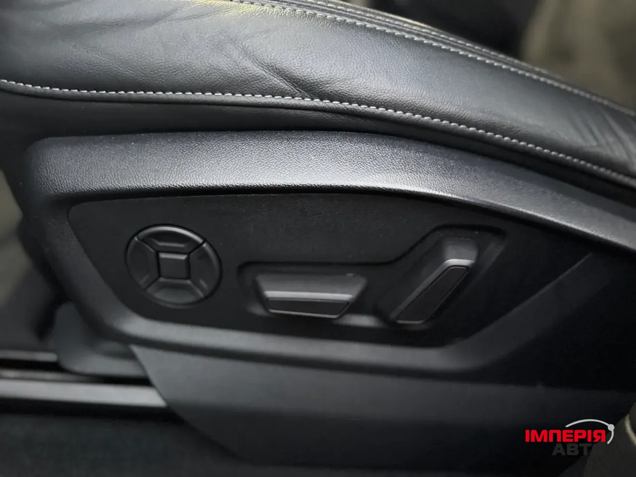 Audi Q7 - фото 12