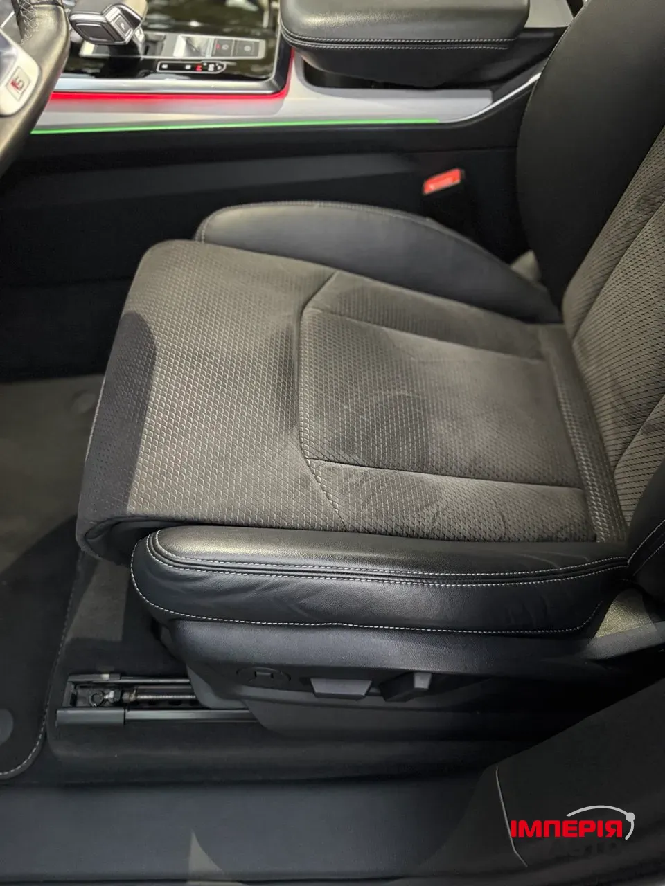 Audi Q7 - фото 14