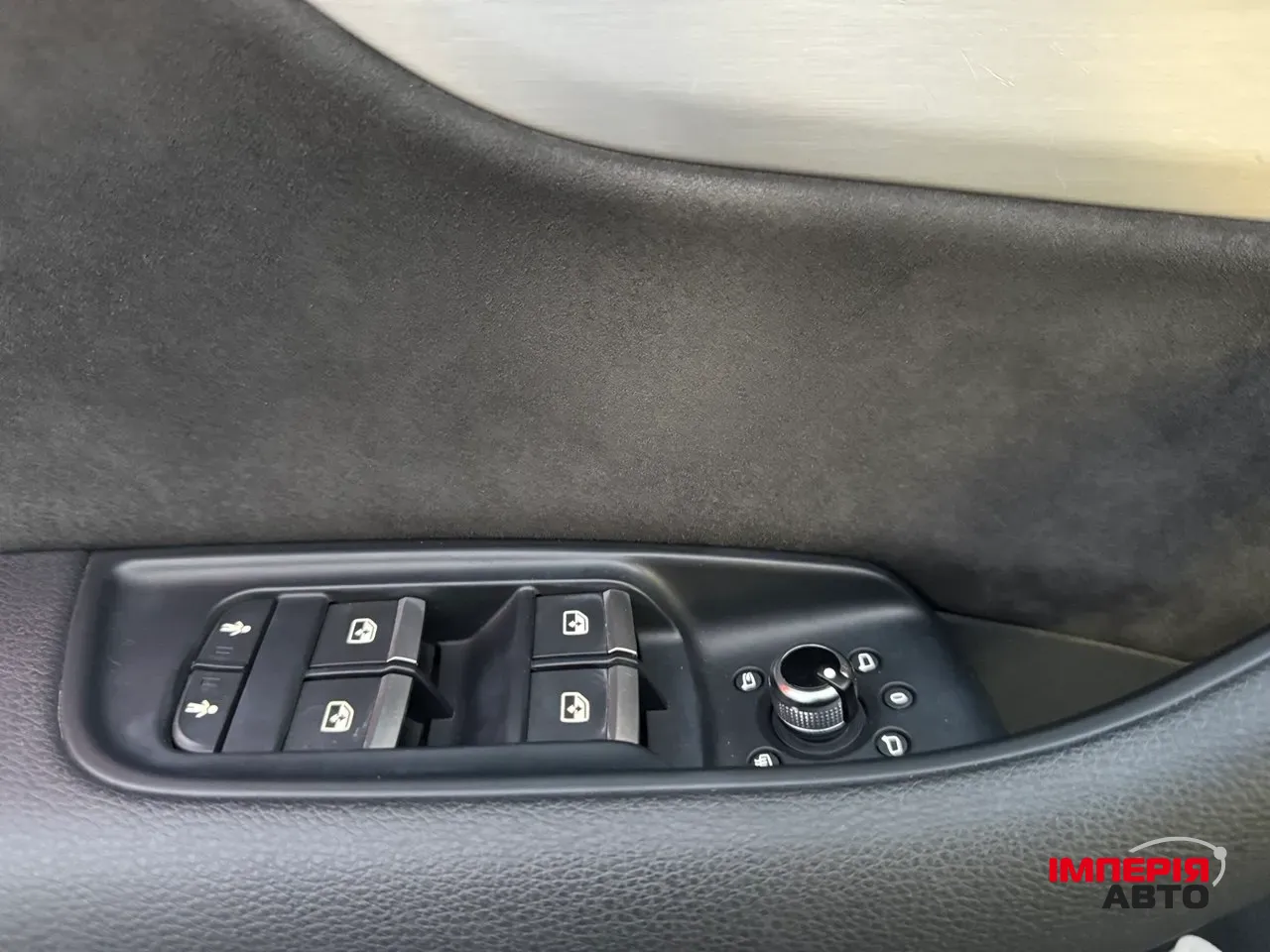 Audi Q7 - фото 17