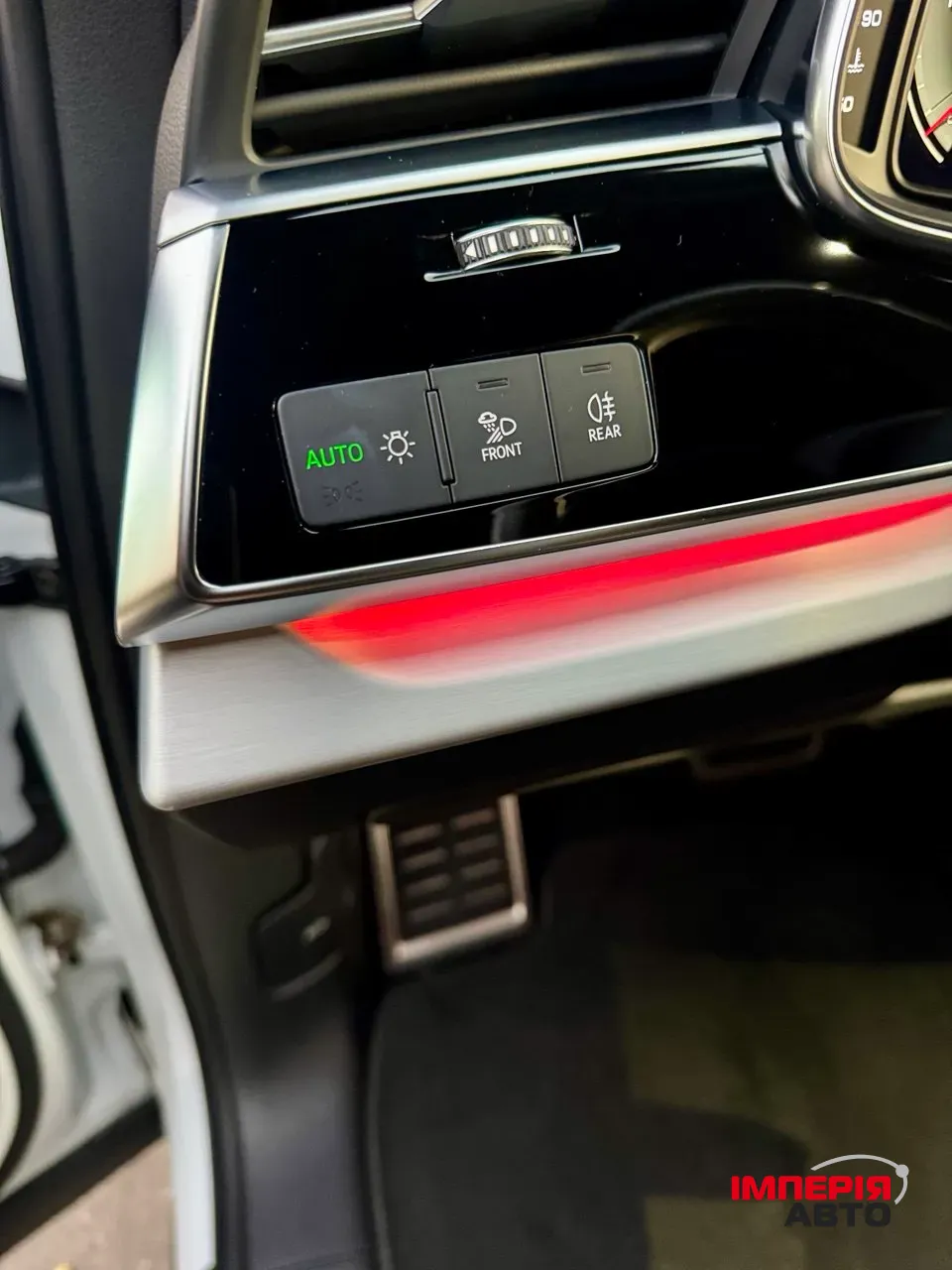 Audi Q7 - фото 21