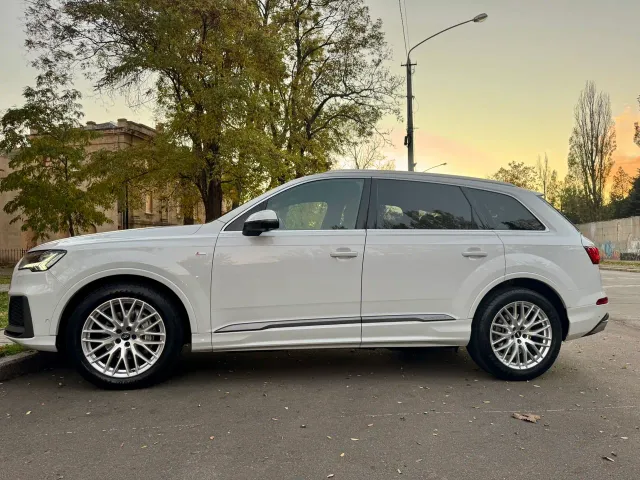 Audi Q7 - фото 2