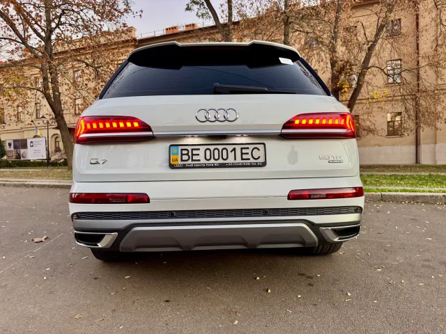 Audi Q7 - фото 3