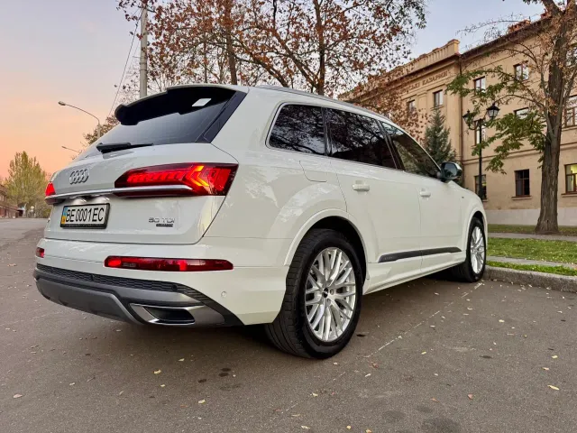 Audi Q7 - фото 4