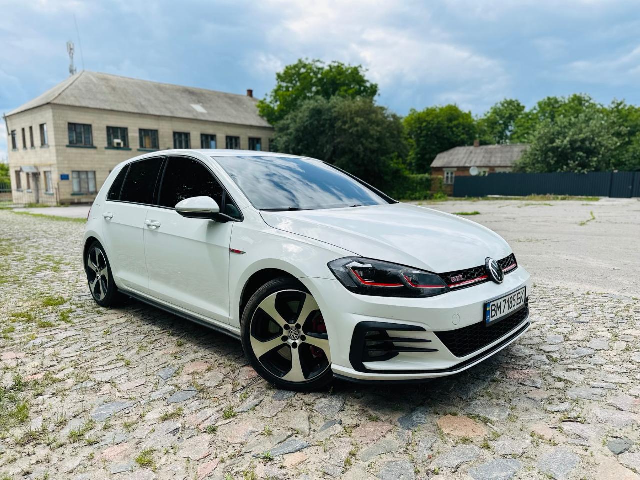 Volkswagen Golf GTI - фото 14