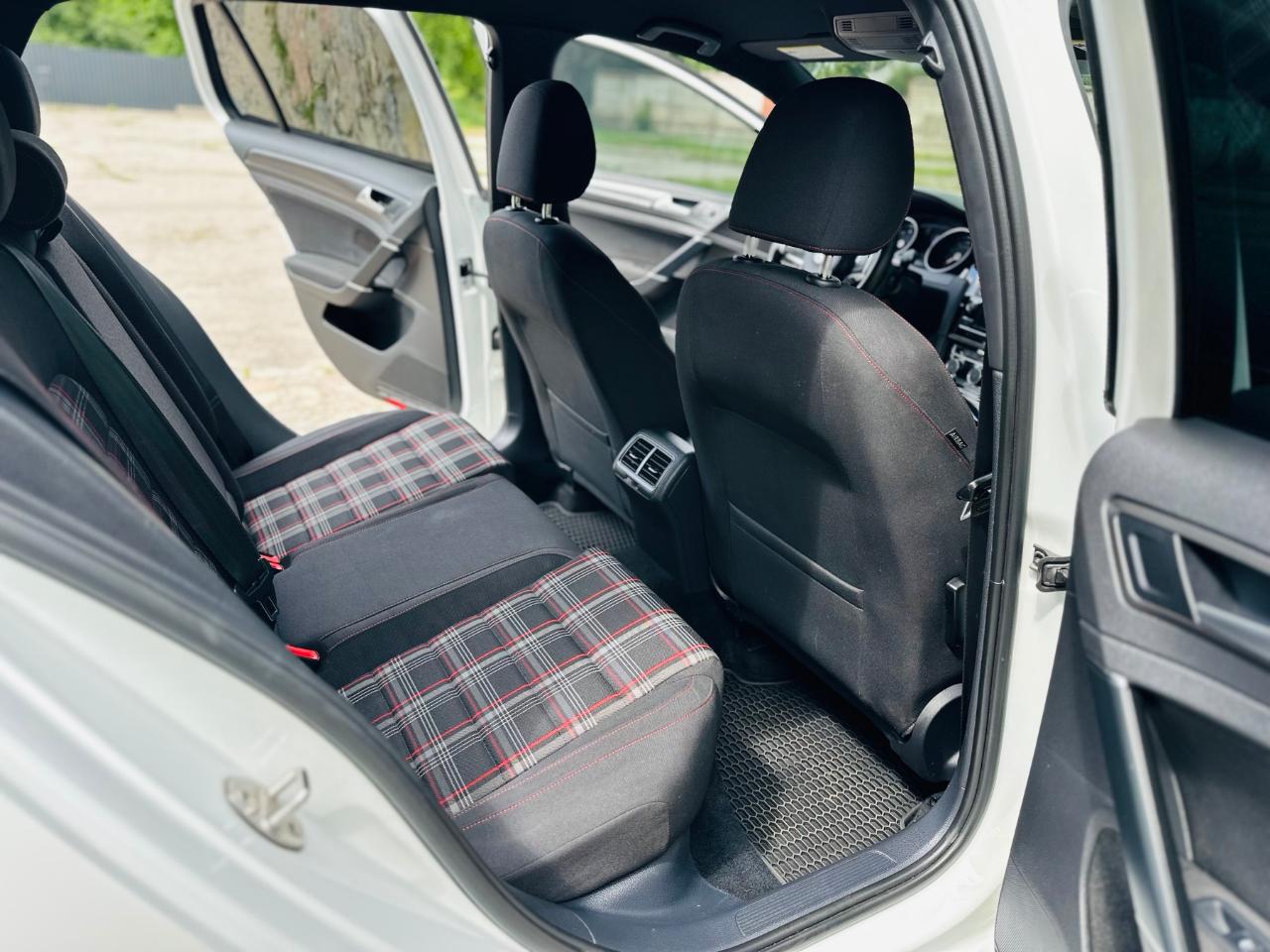 Volkswagen Golf GTI - зображення 5