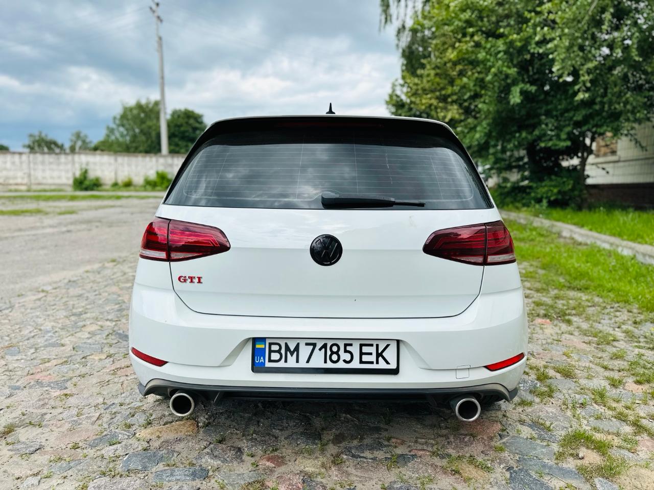 Volkswagen Golf GTI - фото 8