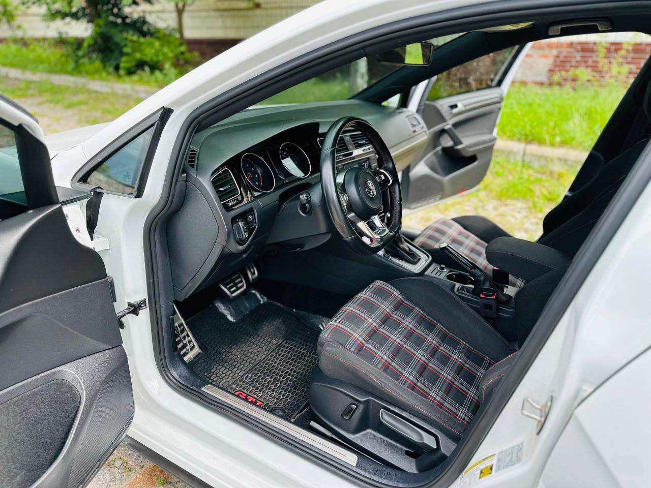 Volkswagen Golf GTI - зображення 3