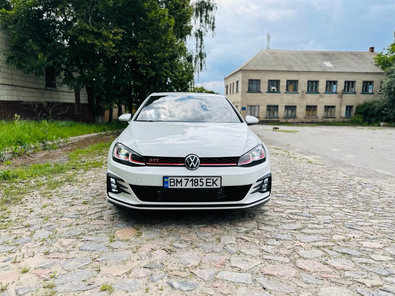 Volkswagen Golf GTI - фото 10