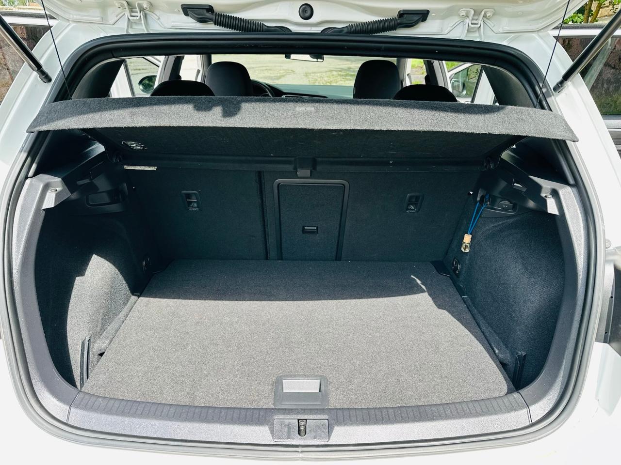 Volkswagen Golf GTI - фото 12