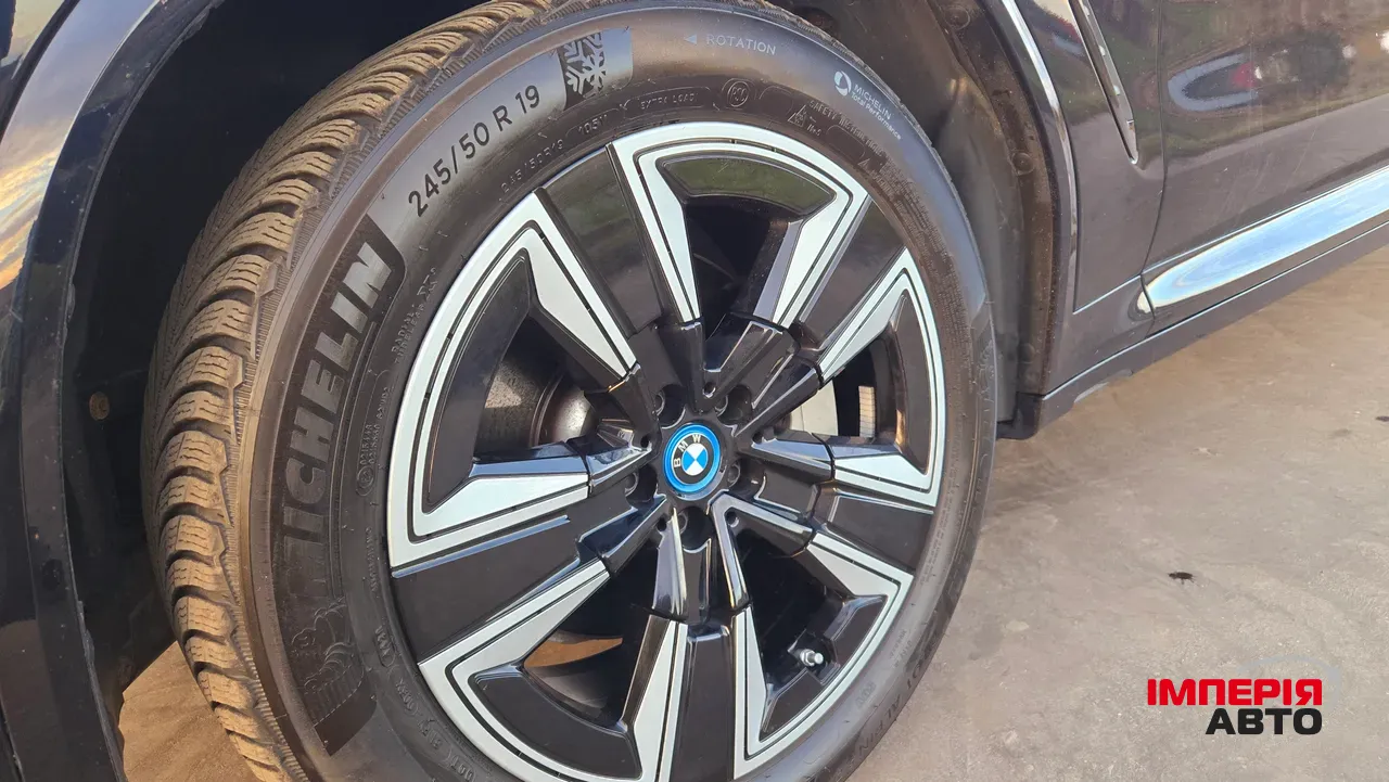 BMW iX3 - фото 7