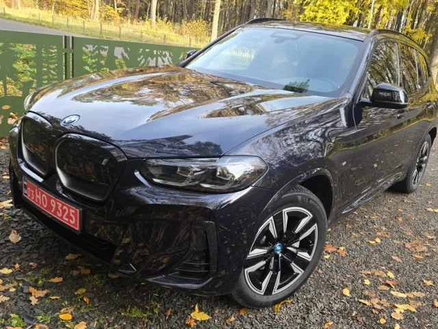 BMW iX3 - фото 1