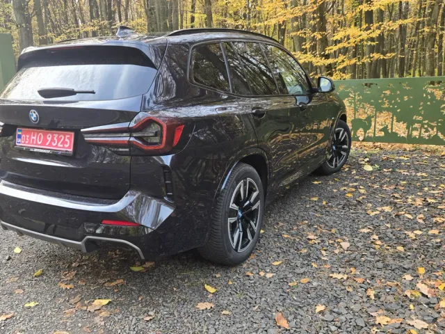 BMW iX3 - фото 3