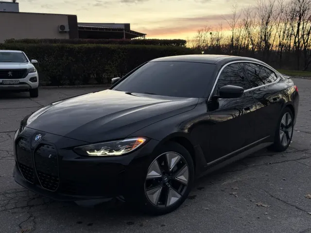 BMW i4 - фото 1