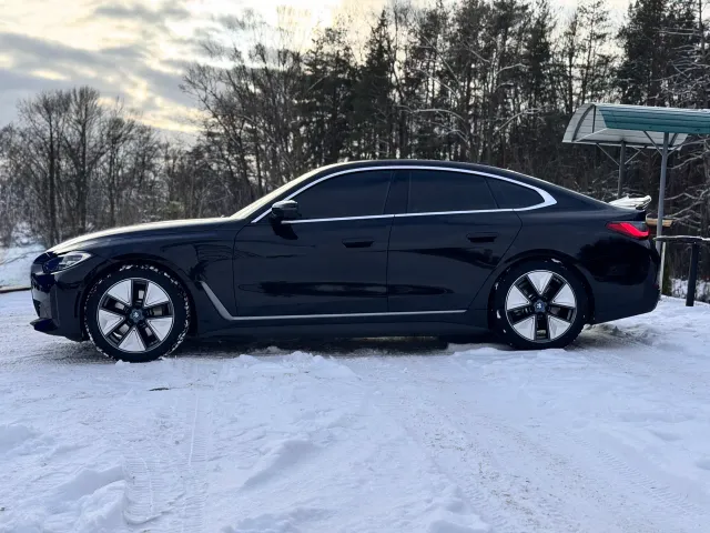 BMW i4 - фото 4