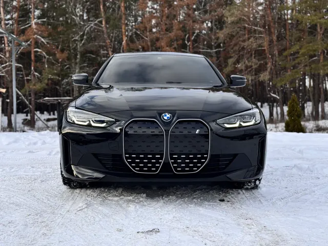 BMW i4 - фото 1