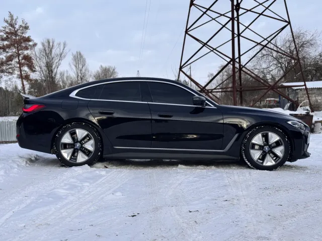 BMW i4 - фото 5