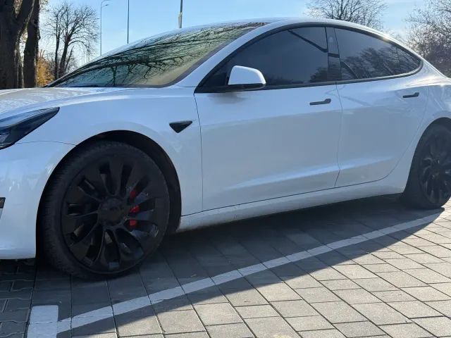Tesla Model 3 - фото 2