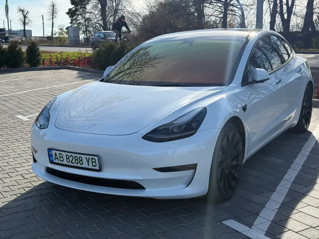 Tesla Model 3 - фото 3