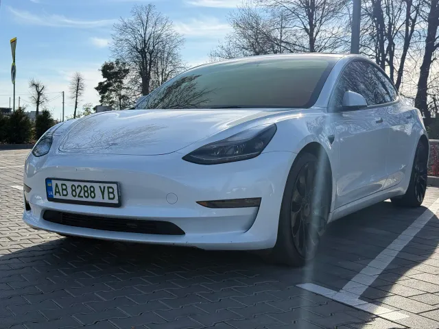 Tesla Model 3 - фото 1