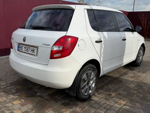 Skoda Fabia - фото 5