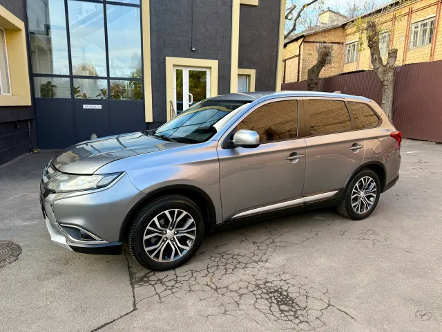 Mitsubishi Outlander - фото 3