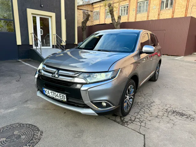 Mitsubishi Outlander - фото 2