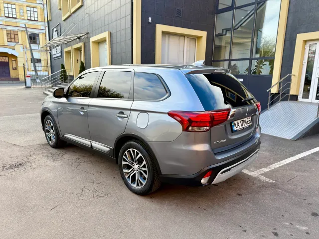 Mitsubishi Outlander - фото 5