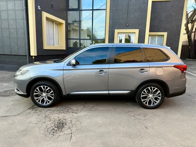 Mitsubishi Outlander - фото 4
