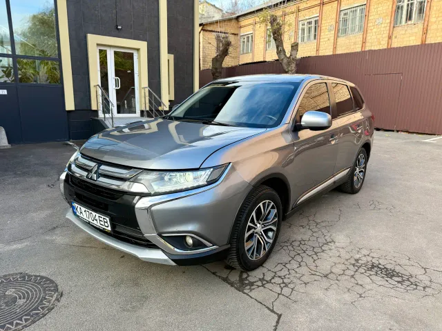 Mitsubishi Outlander - фото 1