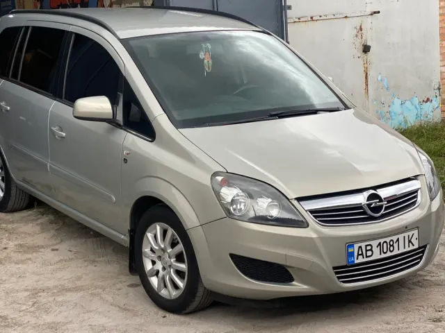Opel Zafira - фото 2