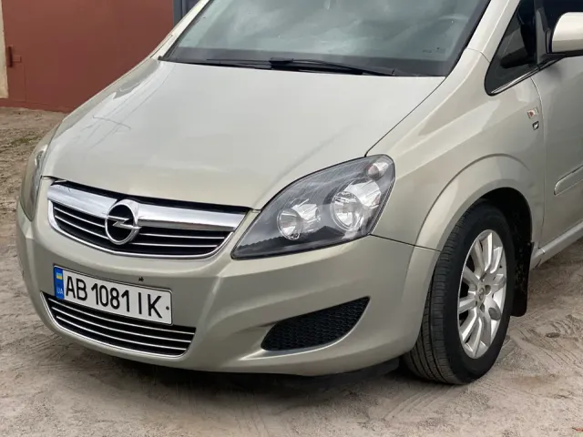 Opel Zafira - фото 1