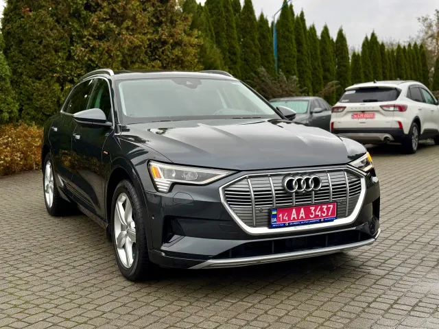 Audi e-tron - фото 4