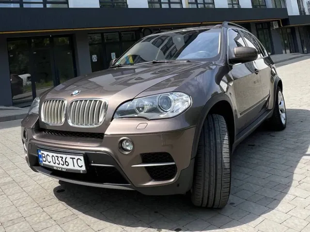 BMW X5 - фото 1