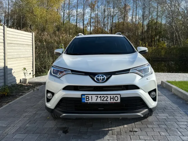 Toyota RAV4 - фото 2