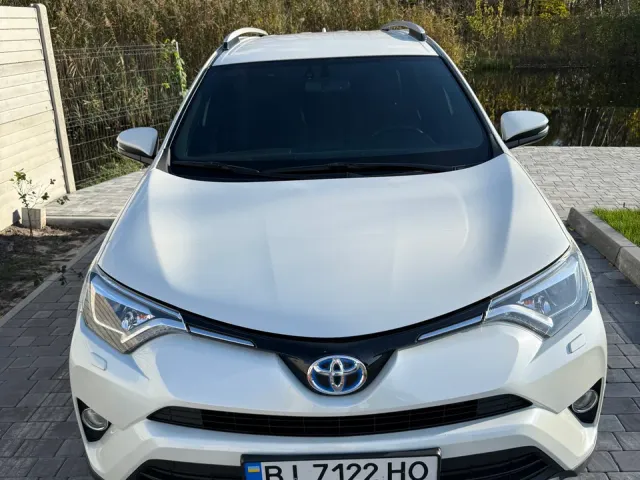 Toyota RAV4 - фото 4