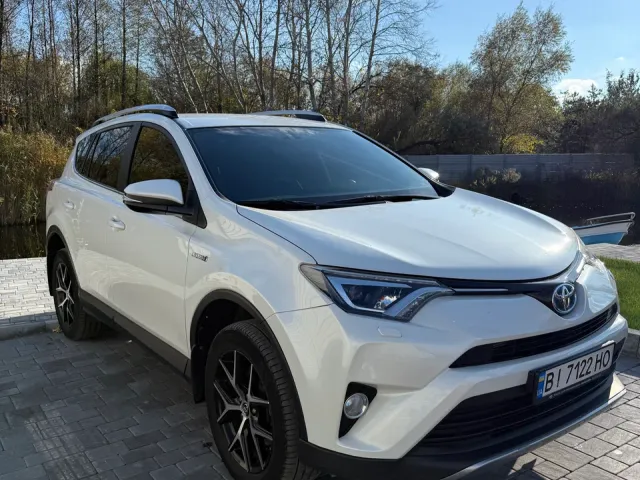 Toyota RAV4 - фото 1