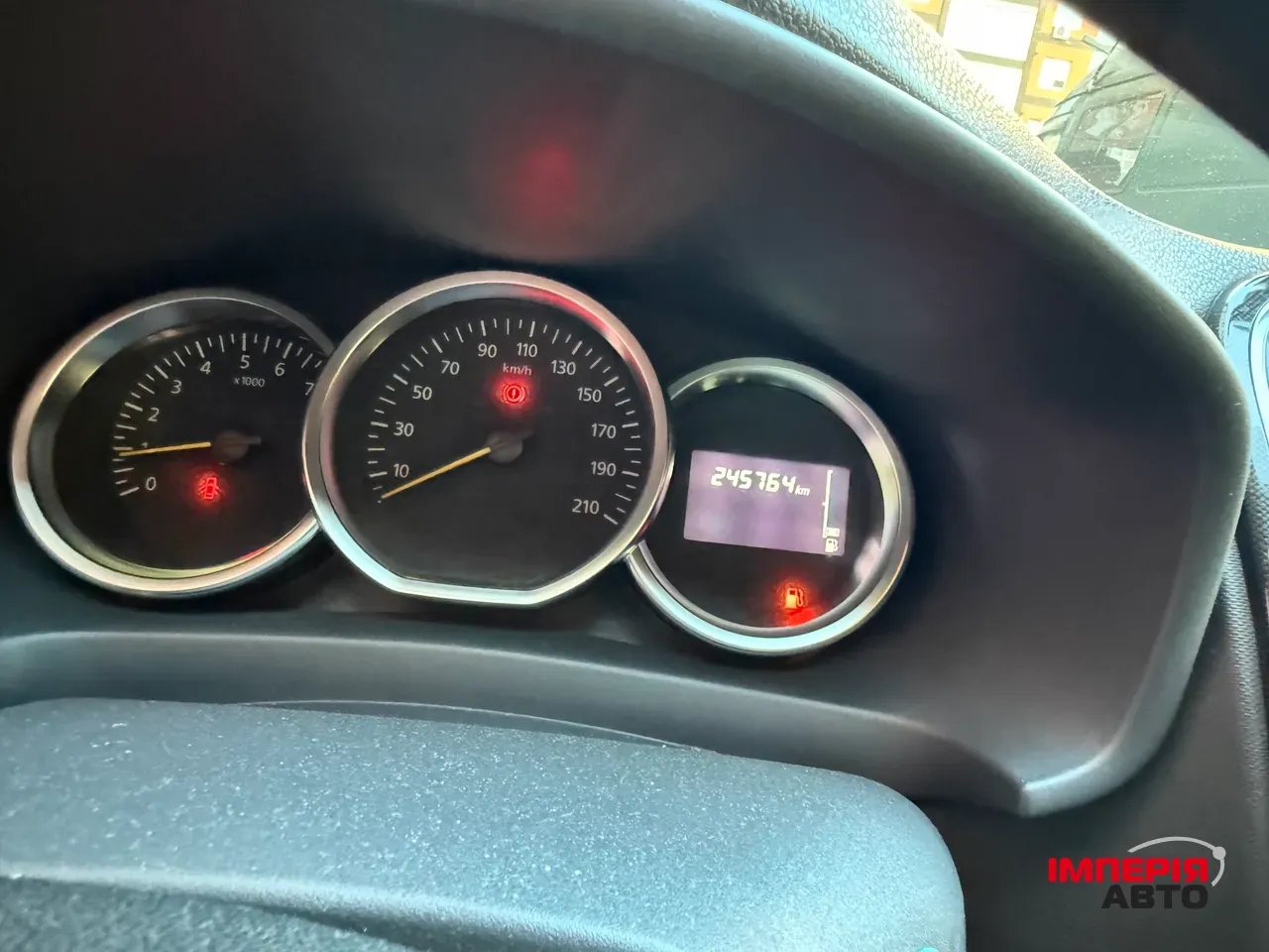 Renault Logan - фото 10